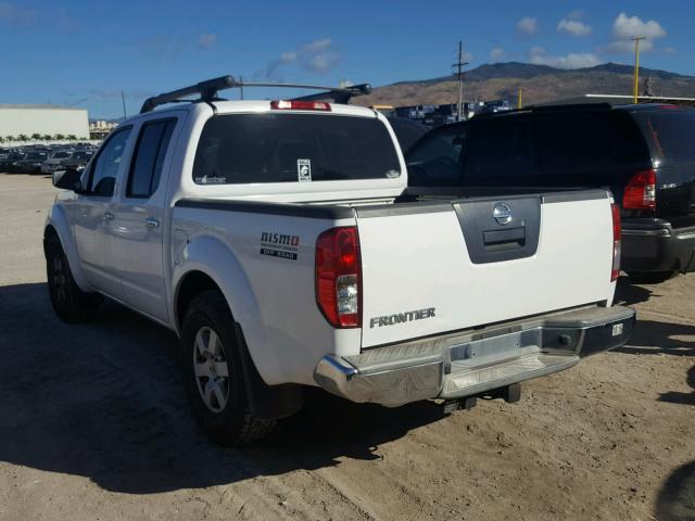 1N6AD07U68C402680 - 2008 NISSAN FRONTIER C WHITE photo 3