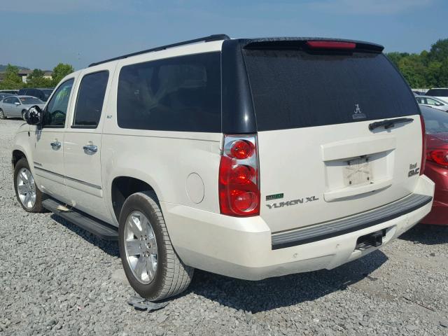 1GKS1KE02BR328758 - 2011 GMC YUKON XL C WHITE photo 3