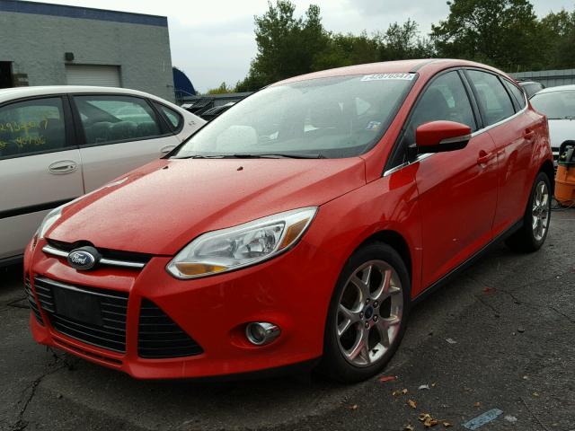 1FAHP3M23CL391410 - 2012 FORD FOCUS RED photo 2