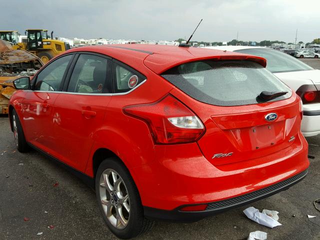 1FAHP3M23CL391410 - 2012 FORD FOCUS RED photo 3