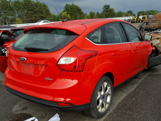 1FAHP3M23CL391410 - 2012 FORD FOCUS RED photo 4