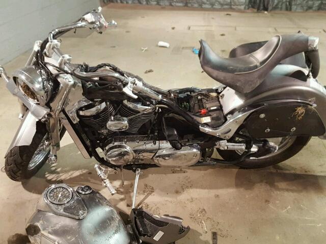 JS1VS54A722102543 - 2002 SUZUKI VL800 SILVER photo 9