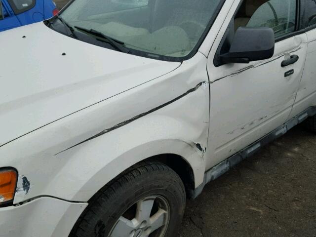 1FMCU03G69KA58783 - 2009 FORD ESCAPE XLT WHITE photo 9