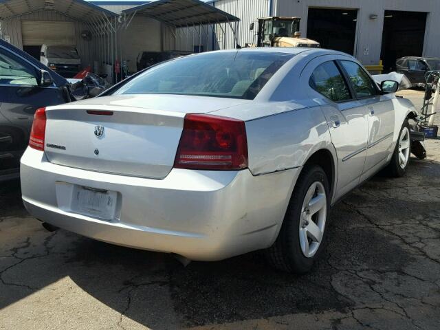 2B3KA43H28H233207 - 2008 DODGE CHARGER SILVER photo 4