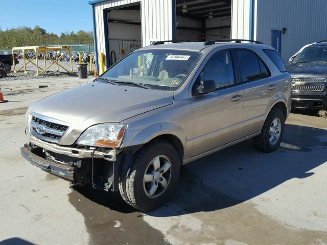 KNDJC735395868067 - 2009 KIA SORENTO LX GOLD photo 2