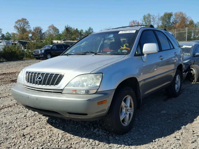 JTJHF10UX10176546 - 2001 LEXUS RX 300 SILVER photo 2