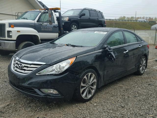 5NPEC4AB3DH623769 - 2013 HYUNDAI SONATA SE BLACK photo 2