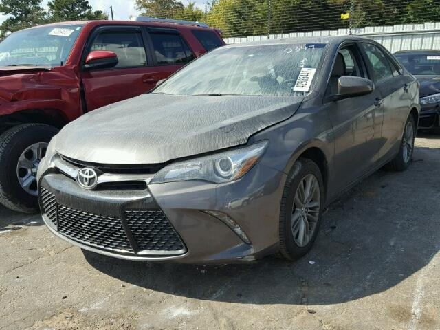 4T1BF1FK9GU212349 - 2016 TOYOTA CAMRY GRAY photo 2