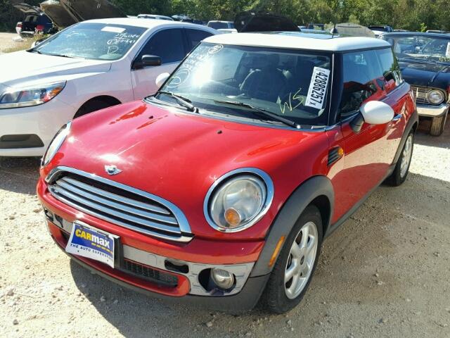 WMWMF3C51ATZ65083 - 2010 MINI COOPER RED photo 2