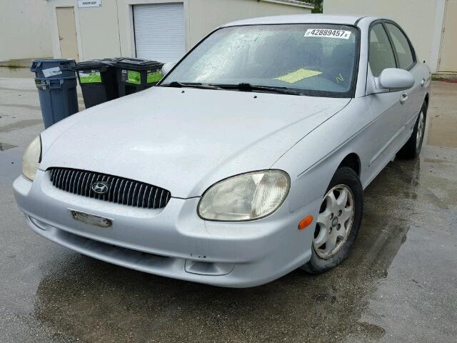 KMHWF35V11A429976 - 2001 HYUNDAI SONATA GLS SILVER photo 2