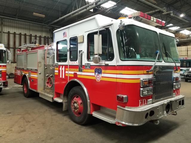 4S7AT33981C037464 - 2001 SPARTAN MOTORS FIRETRUCK RED photo 3