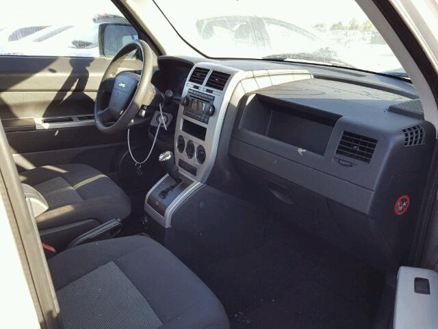 1J8FT28018D647652 - 2008 JEEP PATRIOT SP WHITE photo 5