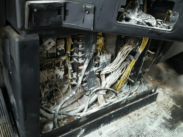 1FUYDCYB8RH846026 - 1994 FREIGHTLINER CONVENTION WHITE photo 9