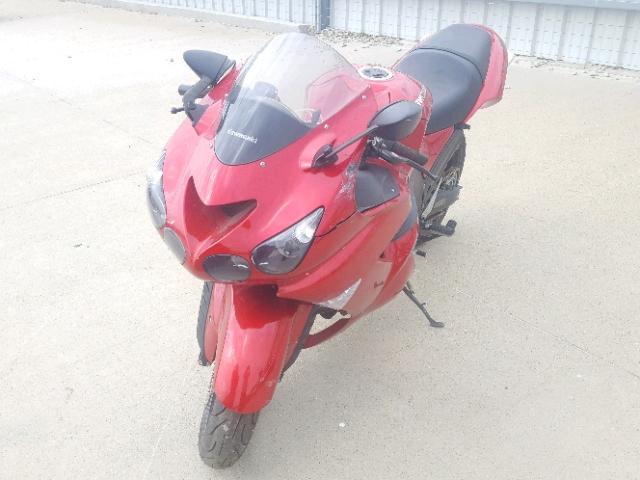 JKBZXNC17AA021305 - 2010 KAWASAKI ZX1400 C RED photo 2