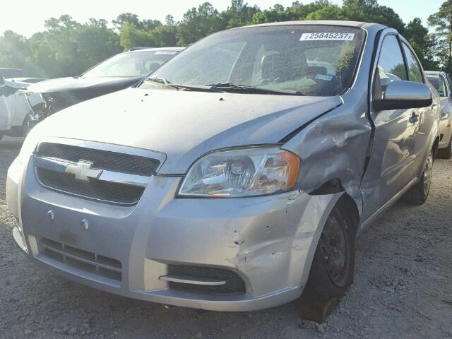 KL1TD56E79B309152 - 2009 CHEVROLET AVEO SILVER photo 2