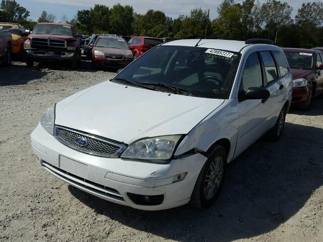 1FAFP36N66W102568 - 2006 FORD FOCUS WHITE photo 2