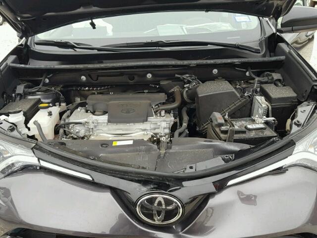 2T3ZFREV4HW352052 - 2017 TOYOTA RAV4 LE CHARCOAL photo 7