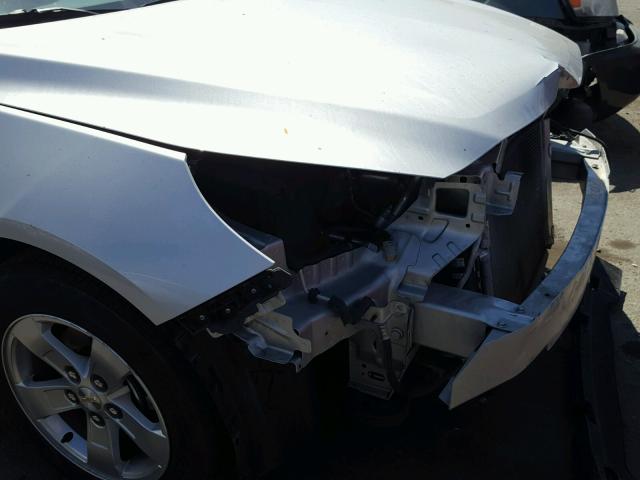 1G11B5SL6FF339167 - 2015 CHEVROLET MALIBU LS ვერცხლისფერი ფოტო 9