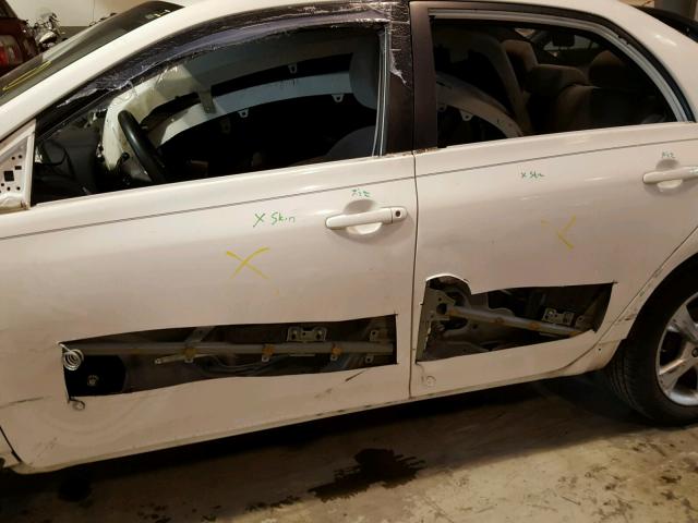 2T1BU4EE9BC641181 - 2011 TOYOTA COROLLA BA WHITE photo 9