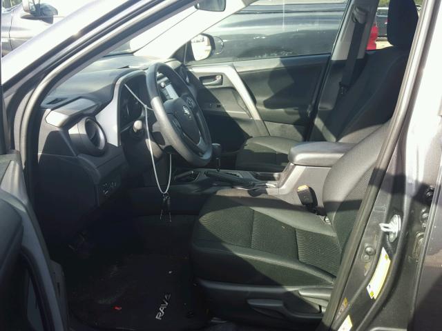 2T3ZFREV7HW342048 - 2017 TOYOTA RAV4 LE Սև լուսանկար 5