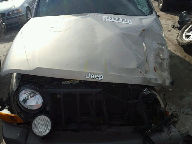 1J4GL38K25W726504 - 2005 JEEP LIBERTY RE GOLD photo 7