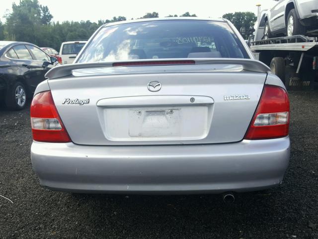 JM1BJ225830117548 - 2003 MAZDA PROTEGE DX SILVER photo 9