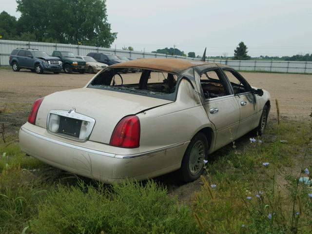 1LNHM83W2XY653927 - 1999 LINCOLN TOWN CAR C BEIGE photo 4