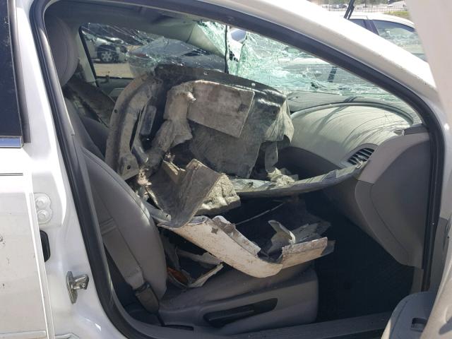 1G1ZC5E06CF278688 - 2012 CHEVROLET MALIBU 1LT WHITE photo 5