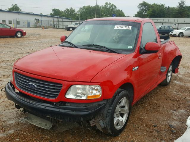 2FTZF07322CA81035 - 2002 FORD F150 SVT L RED photo 2