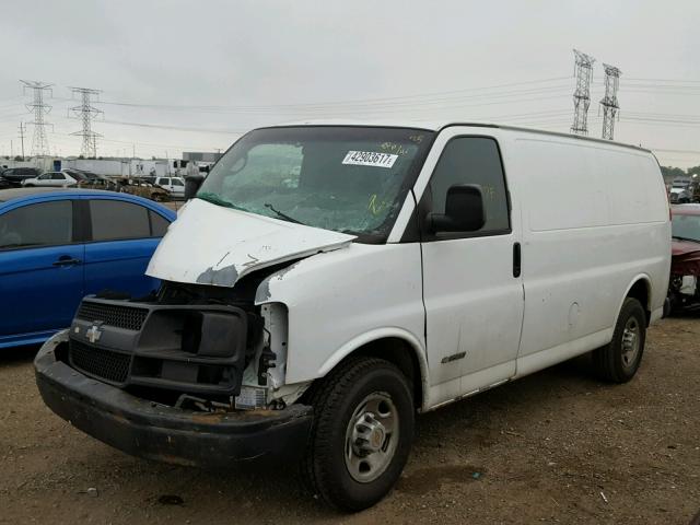 1GCGG25U541118269 - 2004 CHEVROLET EXPRESS G2 WHITE photo 2