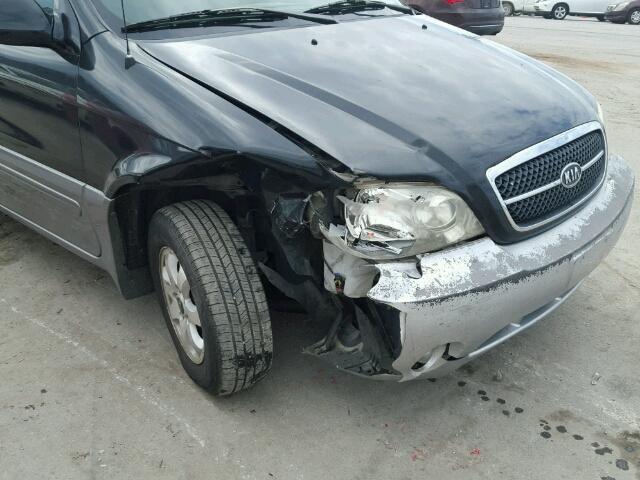 KNDUP131346529100 - 2004 KIA SEDONA BLACK photo 9