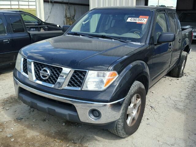 1N6AD07U28C449706 - 2008 NISSAN FRONTIER C BLACK photo 2