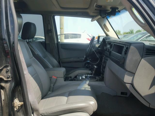 1J8HG48NX6C188578 - 2006 JEEP COMMANDER BLACK photo 5