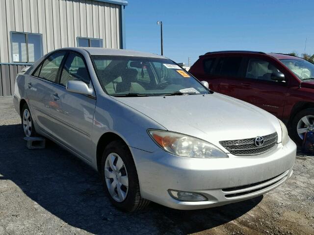 4T1BE30K13U688421 - 2003 TOYOTA CAMRY LE 银色 照片 1