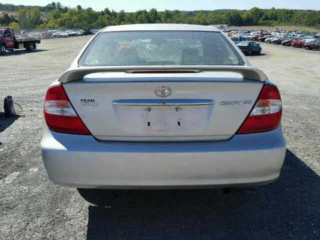 4T1BE30K13U688421 - 2003 TOYOTA CAMRY LE 银色 照片 10