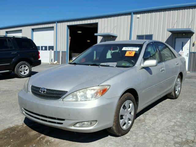 4T1BE30K13U688421 - 2003 TOYOTA CAMRY LE 银色 照片 2