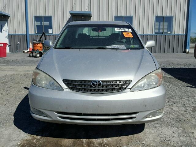 4T1BE30K13U688421 - 2003 TOYOTA CAMRY LE 银色 照片 9