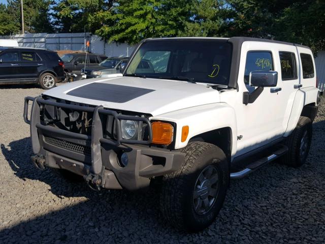 5GTDN136868183384 - 2006 HUMMER H3 WHITE photo 2