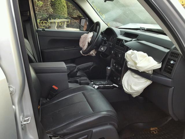 1J4PN2GK2BW591929 - 2011 JEEP LIBERTY SILVER photo 5