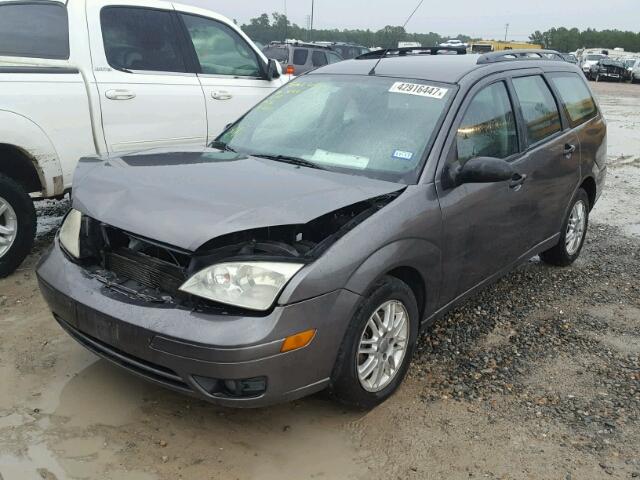 1FAHP36N37W207918 - 2007 FORD FOCUS GRAY photo 2