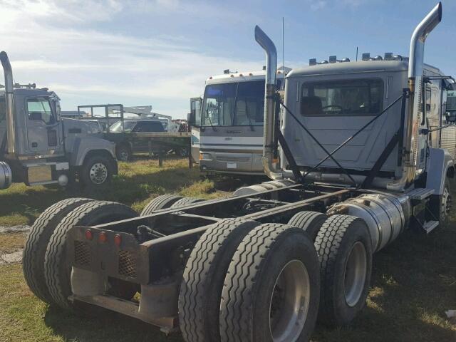 1M1AN09Y4AM006487 - 2010 MACK 600 SILVER photo 4