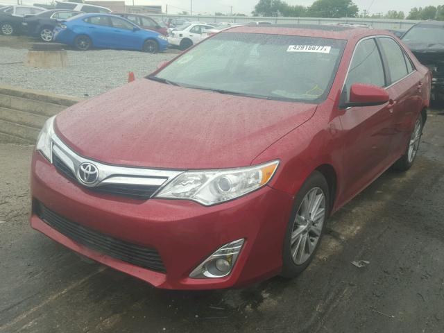 4T1BK1FK6CU523372 - 2012 TOYOTA CAMRY SE RED photo 2