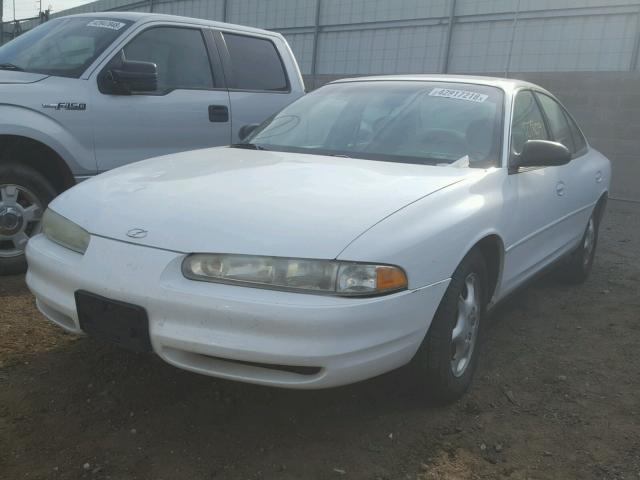 1G3WH52K0WF309794 - 1998 OLDSMOBILE INTRIGUE WHITE photo 2