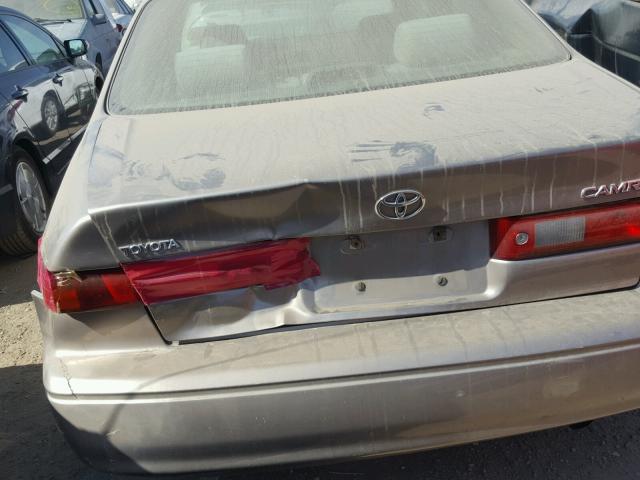 4T1BG28K5XU899667 - 1999 TOYOTA CAMRY CE BROWN photo 9