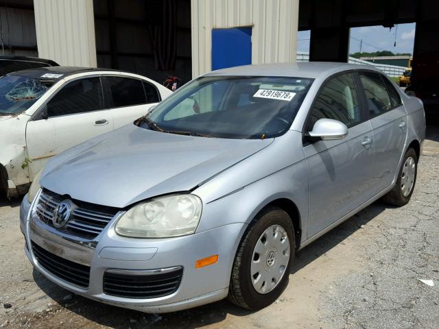 3VWPG71K65M626253 - 2005 VOLKSWAGEN NEW JETTA SILVER photo 2