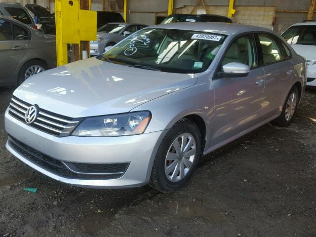 1VWAH7A38DC038771 - 2013 VOLKSWAGEN PASSAT S SILVER photo 2