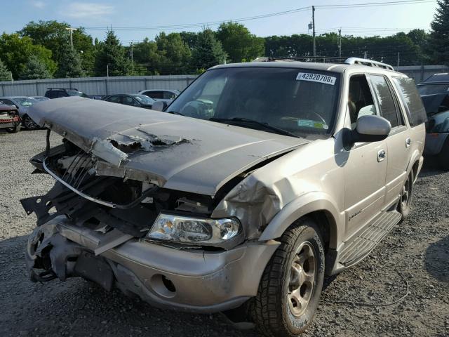 5LMFU28R82LJ07546 - 2002 LINCOLN NAVIGATOR GOLD photo 2