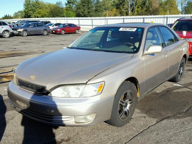 JT8BF28G0W0135202 - 1998 LEXUS ES TAN photo 2