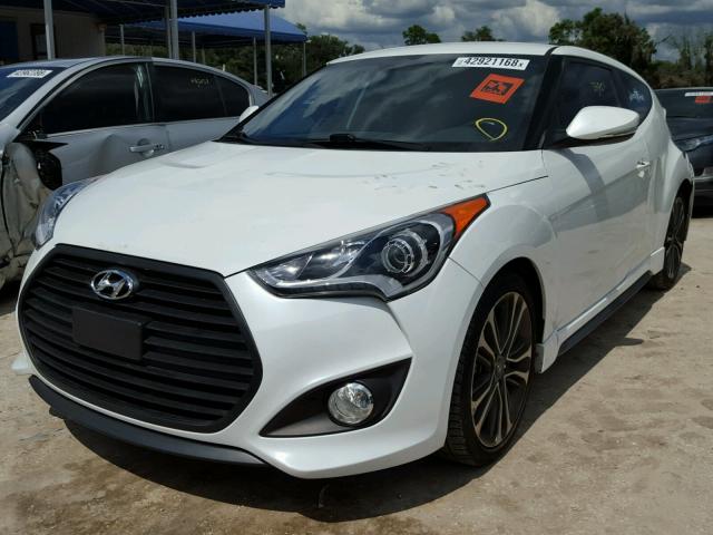 KMHTC6AE3GU289598 - 2016 HYUNDAI VELOSTER T WHITE photo 2