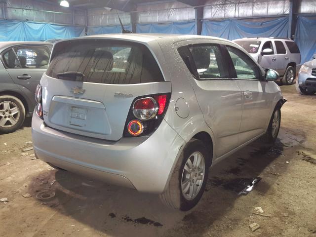 1G1JB6SH3C4125813 - 2012 CHEVROLET SONIC LS 银色 照片 4